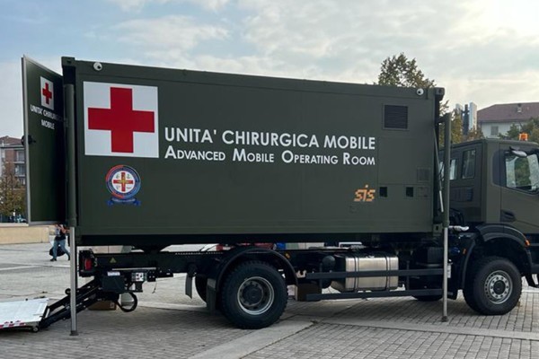 Roma, schierata al Celio la nuova Unità Chirurgica Mobile Roma, schierata al Celio la nuova Unità Chirurgica Mobile